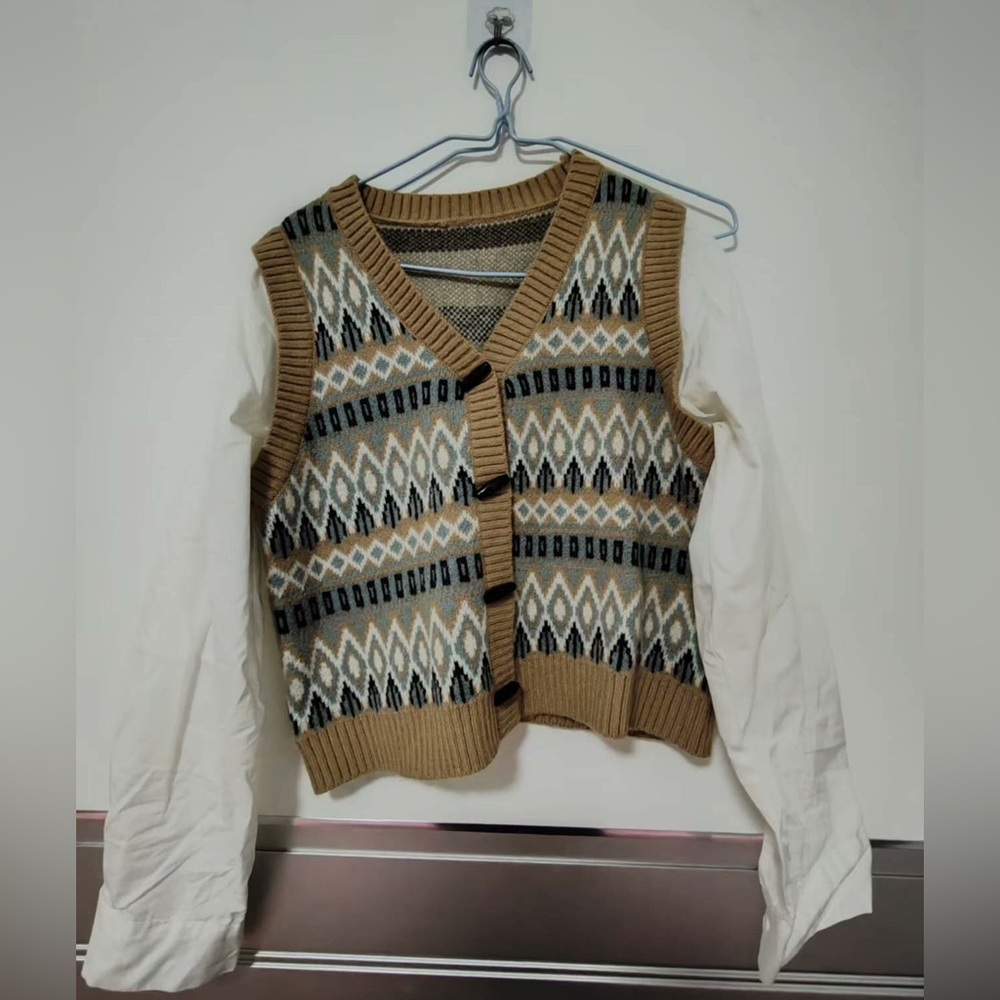 Geometric Patterned Knit Vest